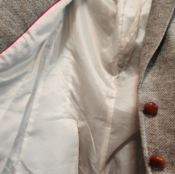 Banana Republic Wool Blend Blazer, Size 2P - Picture 5 of 11